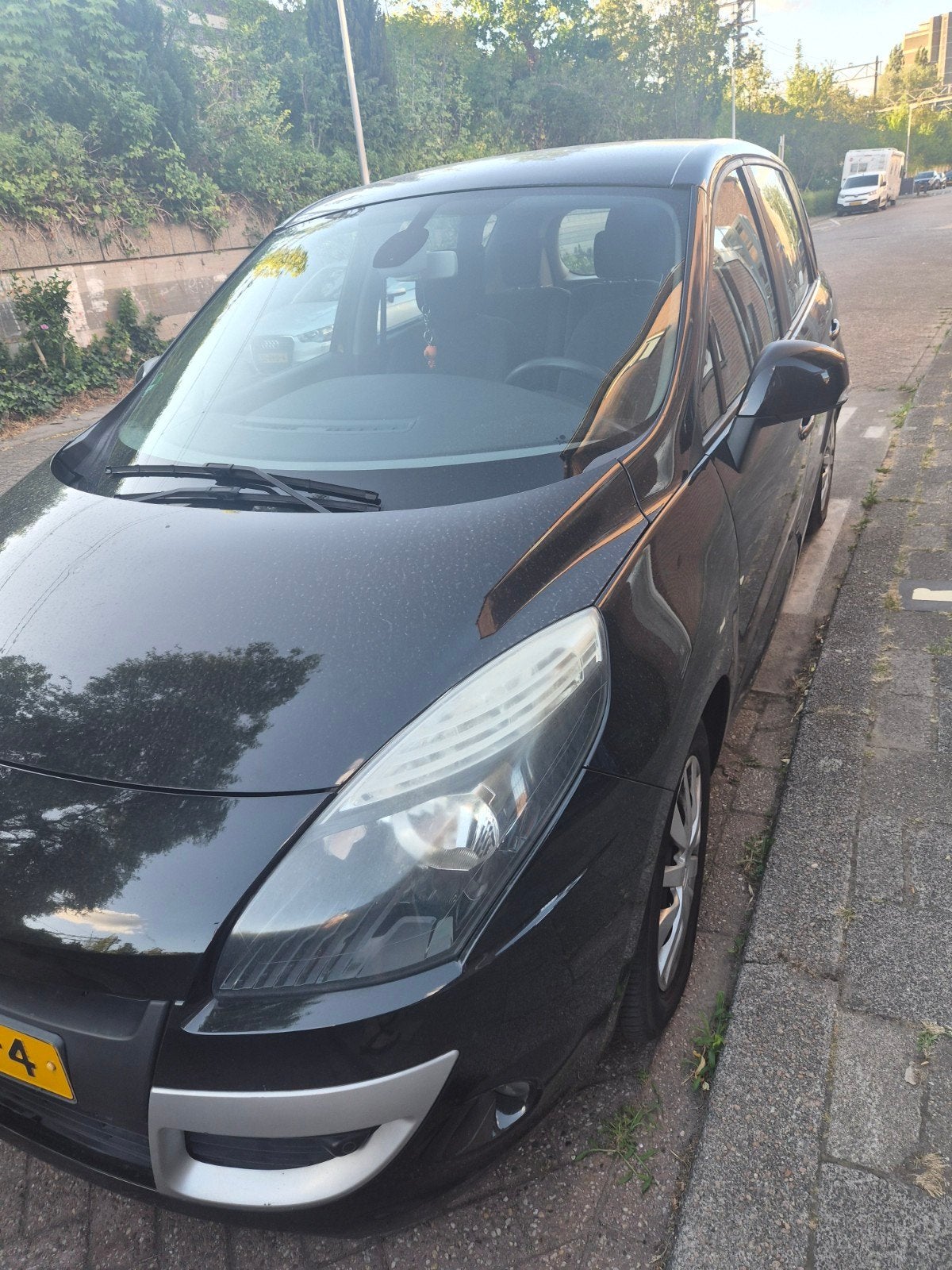 Renault Scénic bieden, Auto's, 4 cilinders, Zwart, Origineel Nederlands, 75 €/maand