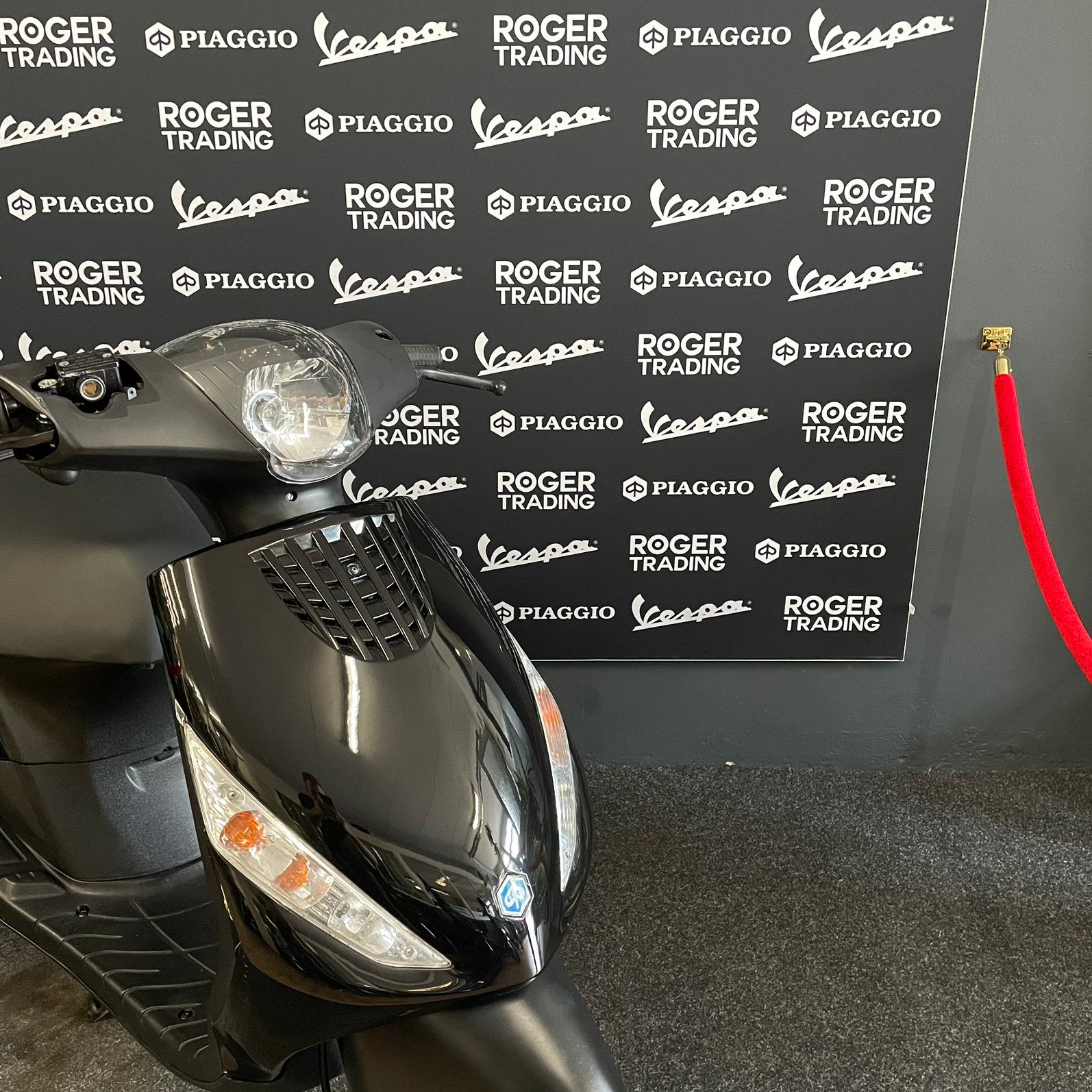 Piaggio Zip 50 Brom 2takt glans zwart 2015 - Nieuw, Fietsen en Brommers, Ophalen, Q, Piaggio, Maximaal 45 km/u