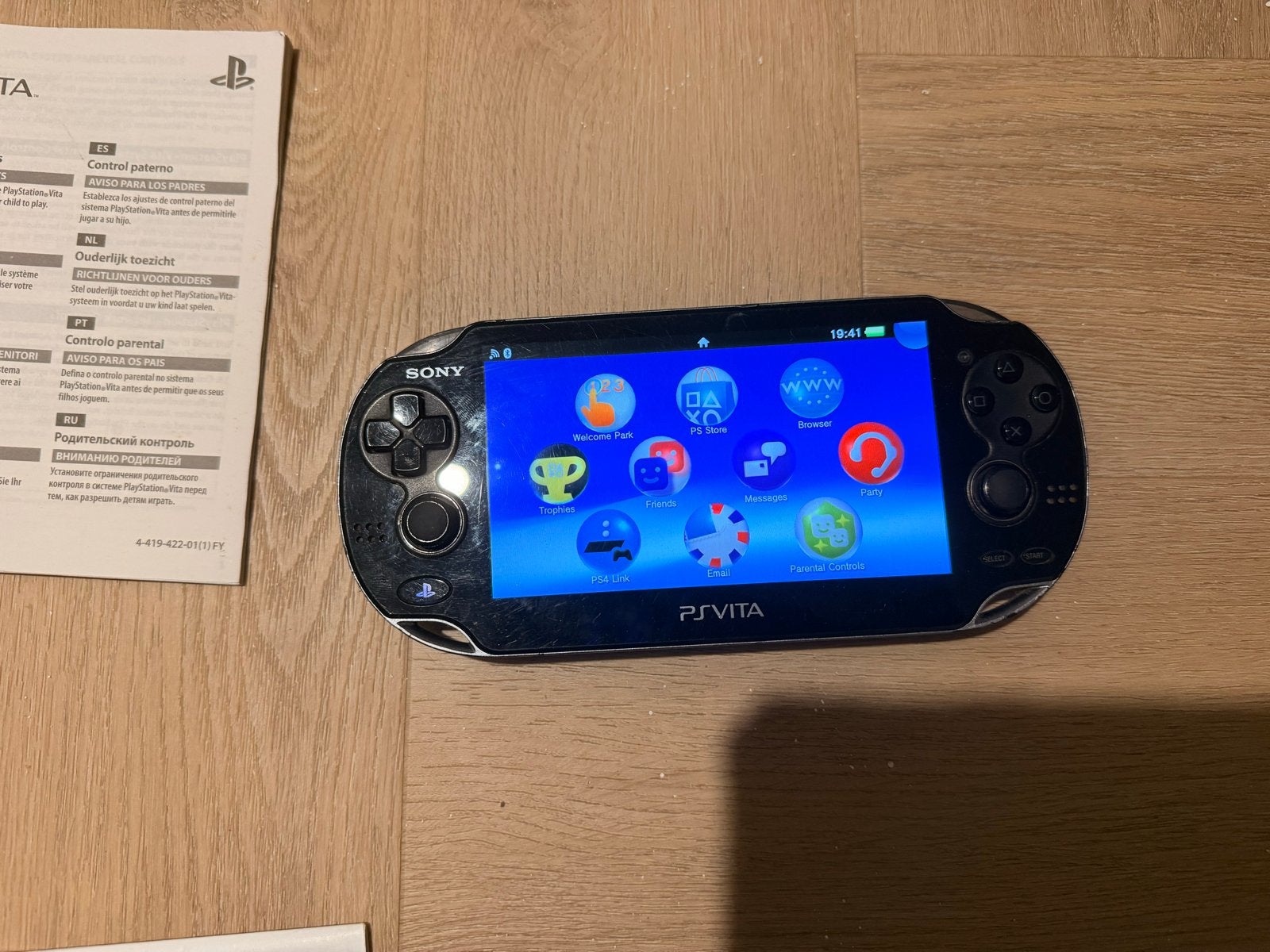 Sony PlayStation Vita (PS Vita) compleet met doos en extra's, Ophalen of Verzenden, Zo goed als nieuw, Zwart