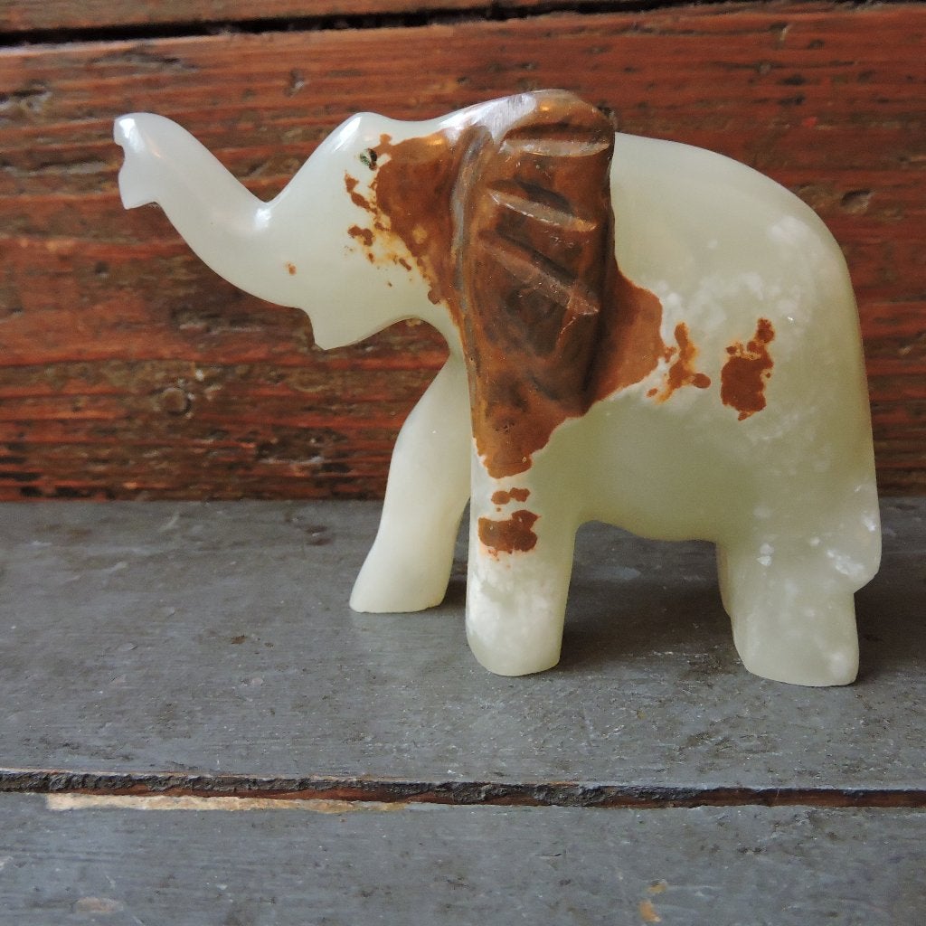 Schattig beeldje olifant albast 8 x 11 cm, Verzamelen, Ophalen of Verzenden, Zo goed als nieuw, Dier