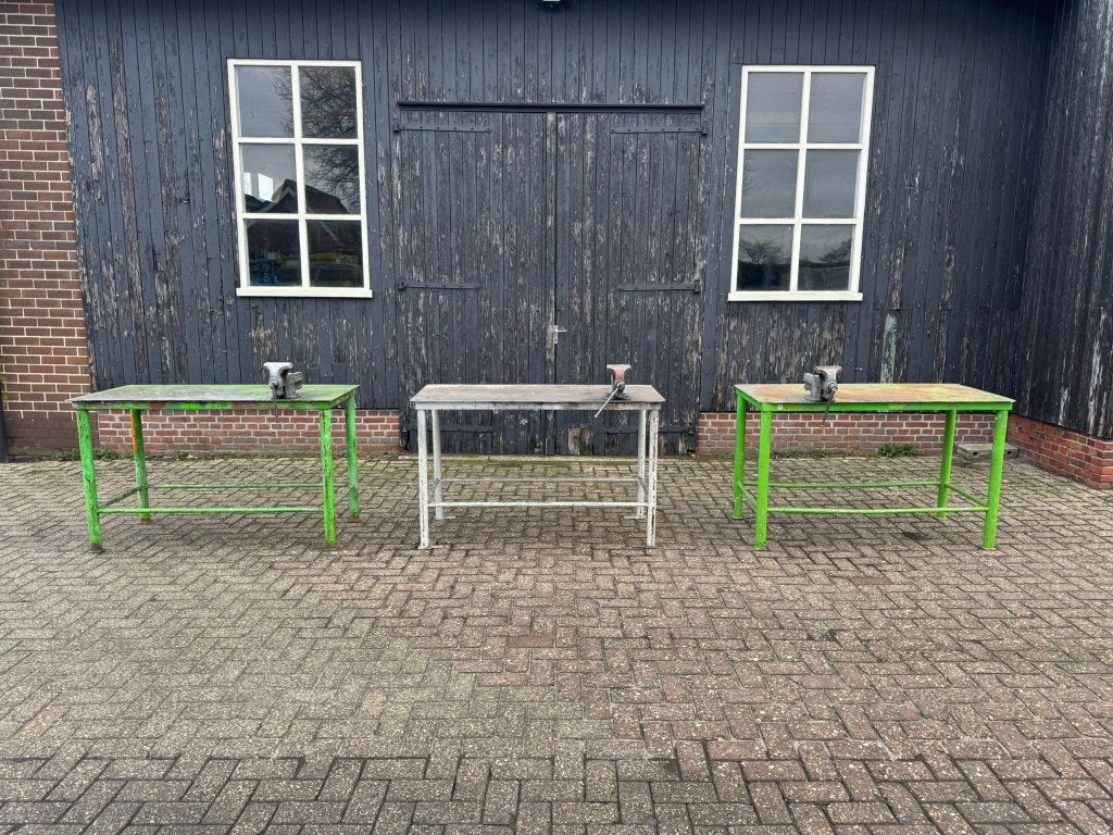 2 Stuks stalen werkbank werktafel lastafel met bankschroef, Doe-het-zelf en Verbouw, Ophalen, Nn, Gebruikt, Bankschroef