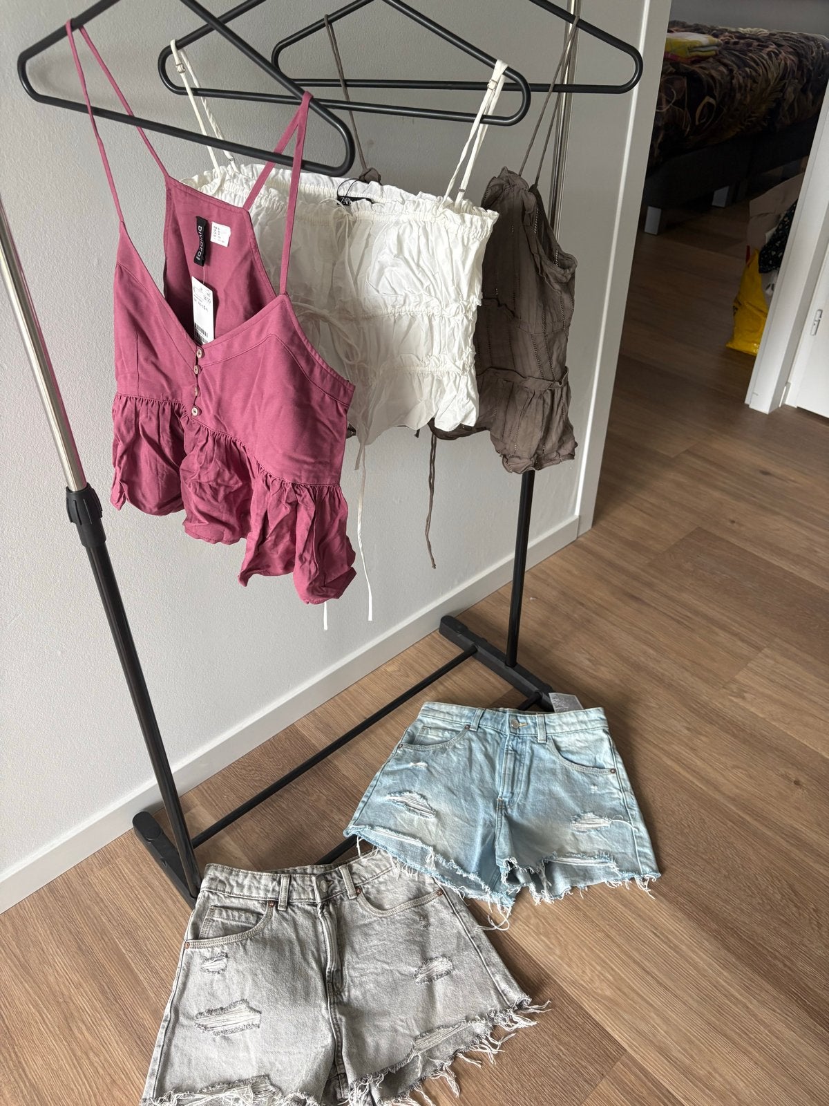 Zomerse set: 3 tops (H&M, Zara) & 2 shorts (Bershka), Meerkleurig, Ophalen of Verzenden, Zo goed als nieuw, Maat 36 (S)