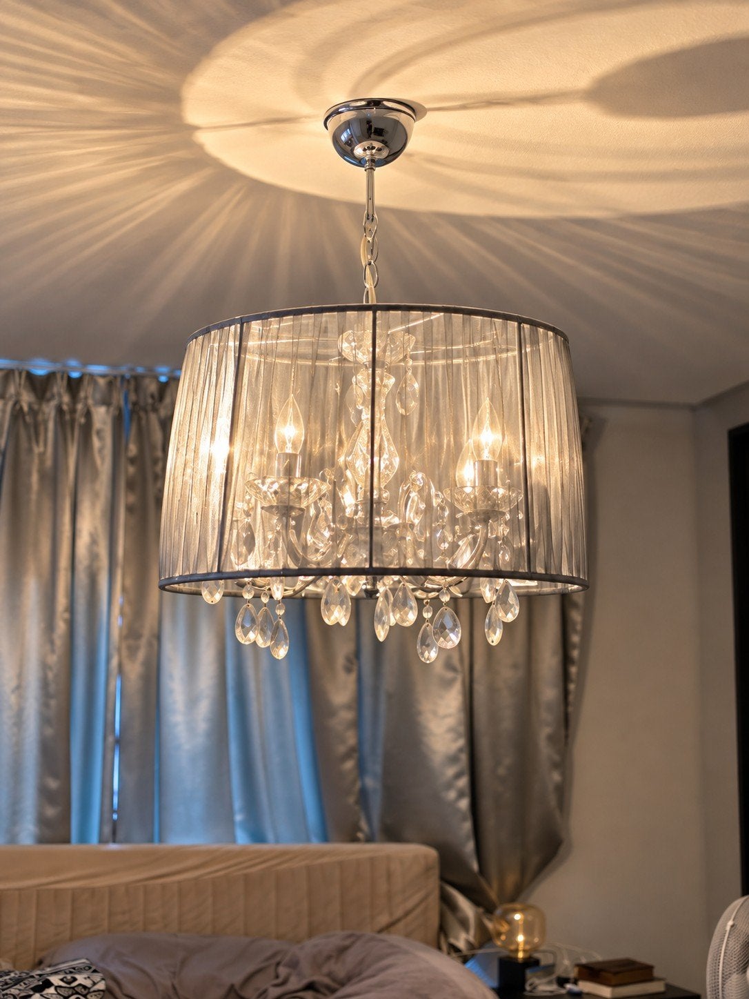 Kroonluchter hanglamp met grijze organza kap, Ophalen