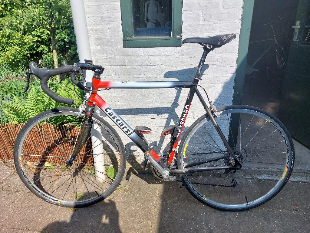 Cascarsi racefiets incl accessoires nb 1 schakelhendel kapot, Fietsen en Brommers, Fietsen | Racefietsen, 28 inch, Gebruikt, 10 tot 15 versnellingen