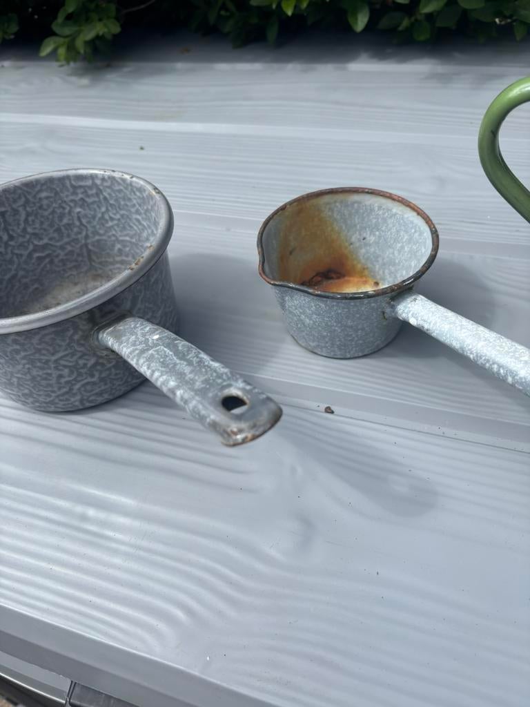 4x emaille 3 pannen 1 x melk koker, Ophalen