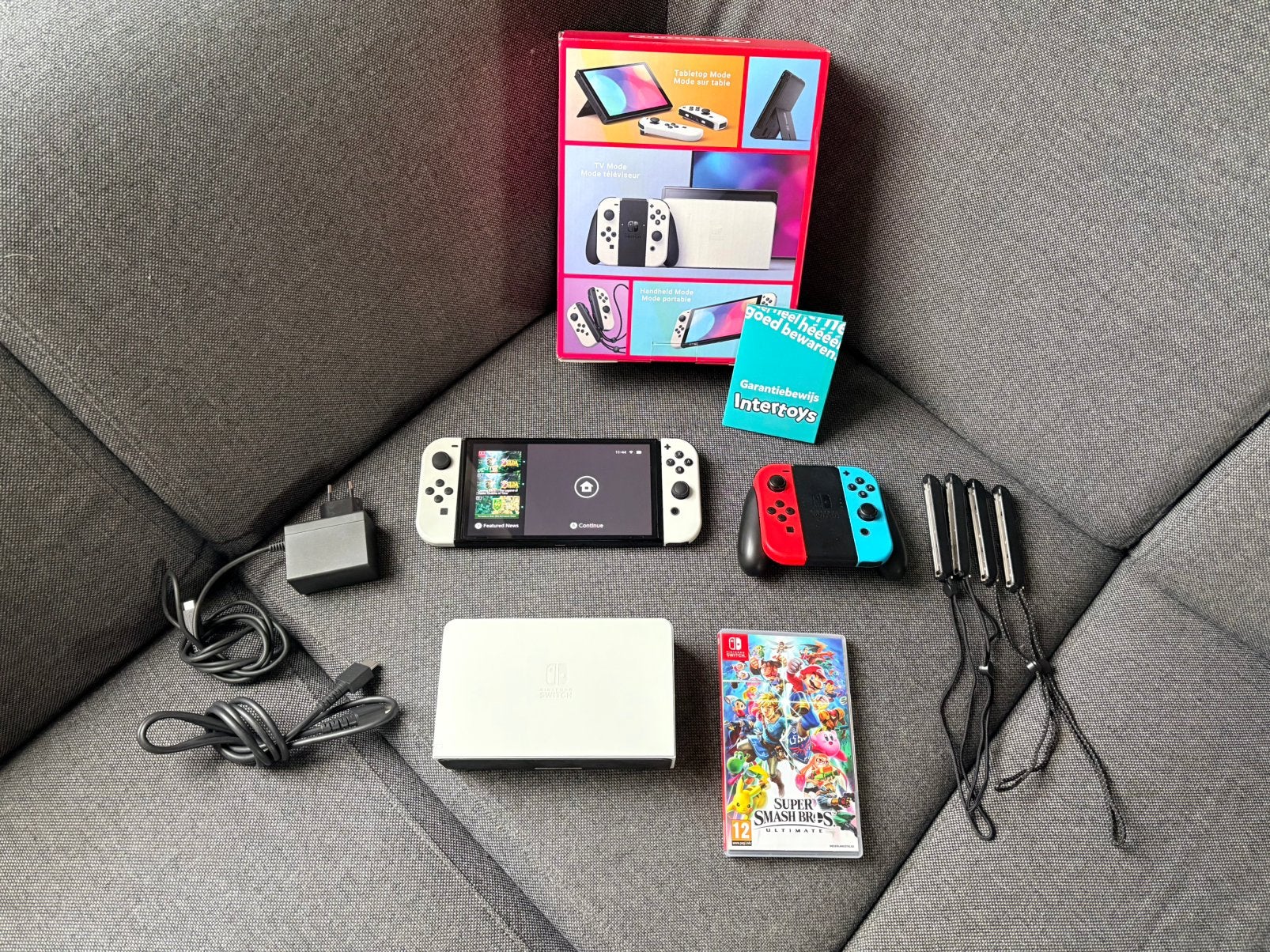 Nintendo Switch Oled met extra joycons & Super Smash Bros, Met games, Met 2 controllers, Zo goed als nieuw, Switch OLED