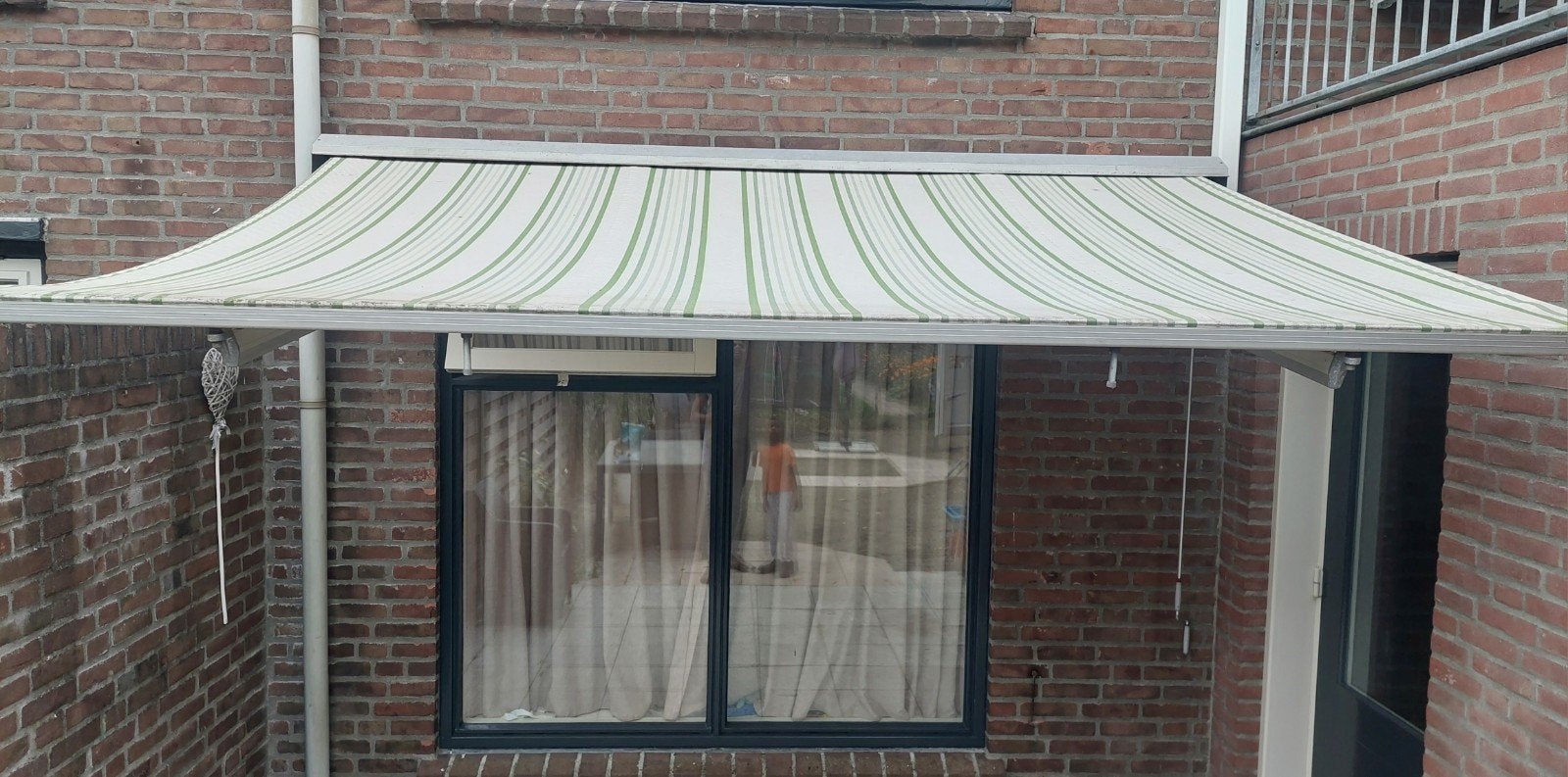 Knikarmscherm zonnescherm - voor 10 november moet weg, Tuin en Terras, Ophalen, Gebruikt, 150 tot 300 cm, 250 cm tot 450 cm