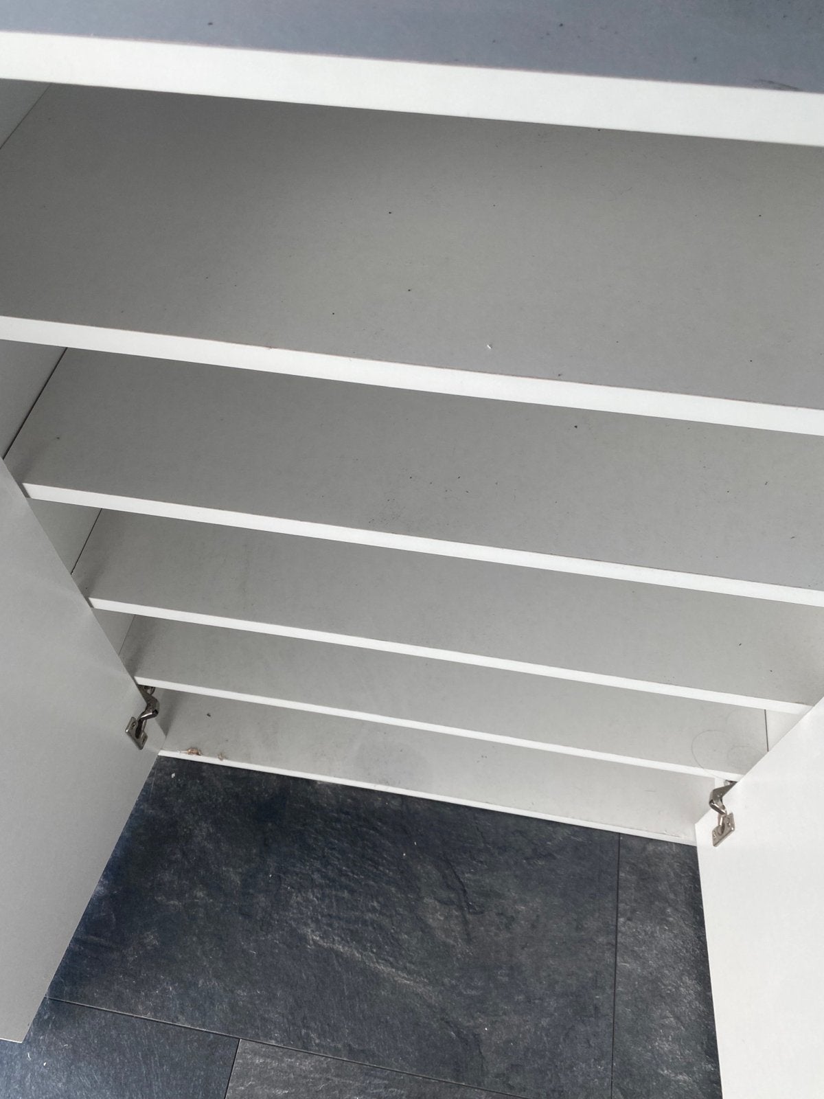 Witte schoeben kast met planken (mist achterwand), Ophalen, Gebruikt