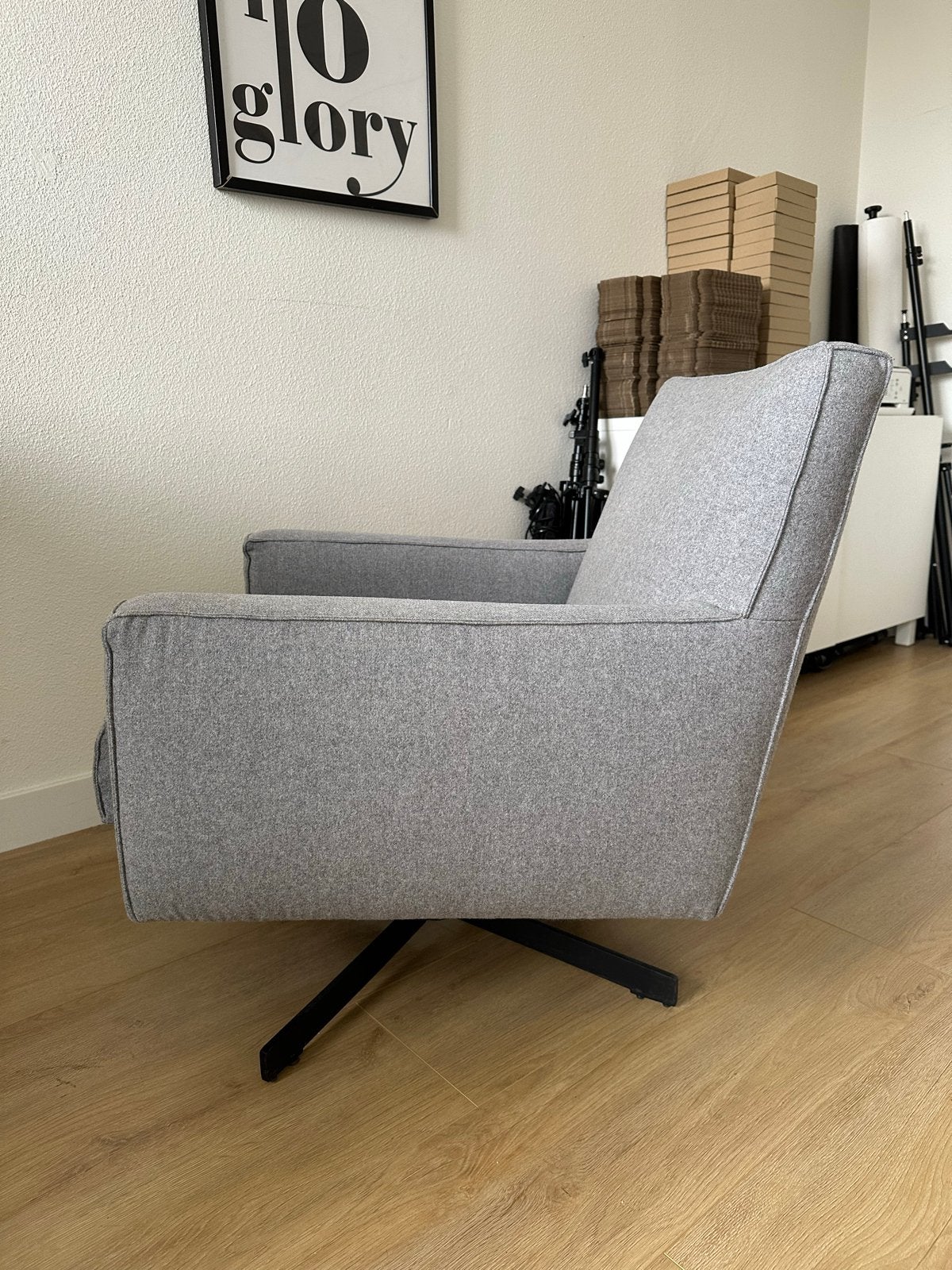 Moderne grijze fauteuil met draaivoet, Ophalen, Zo goed als nieuw, Eén, Stof