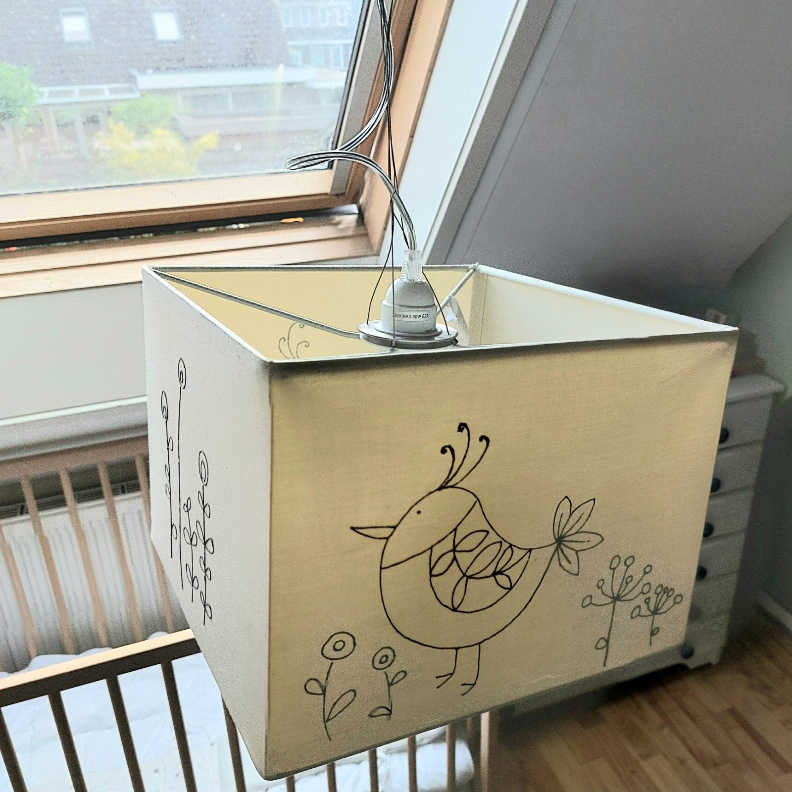 Leuke hanglamp met vogel en bloemen voor kinderkamer, Kinderkamer, speels, vogel, bloemen, Gebruikt, Metaal, E27 (groot)