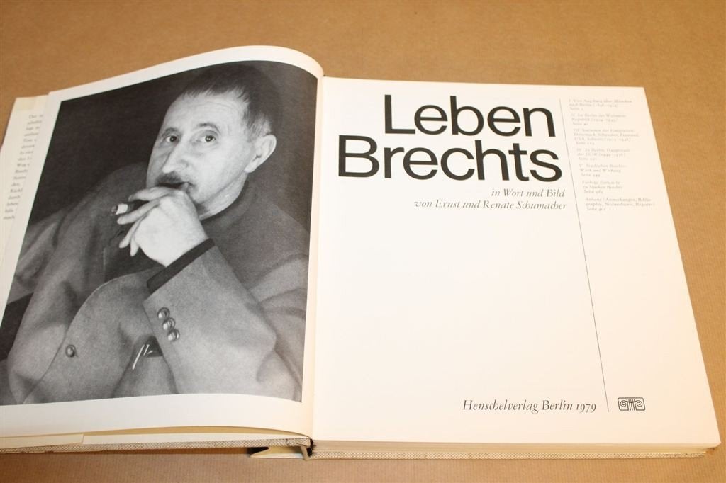 Leben Brechts — Bertolt Brecht Biografie in Beeld, Ophalen of Verzenden, Gelezen, Europa