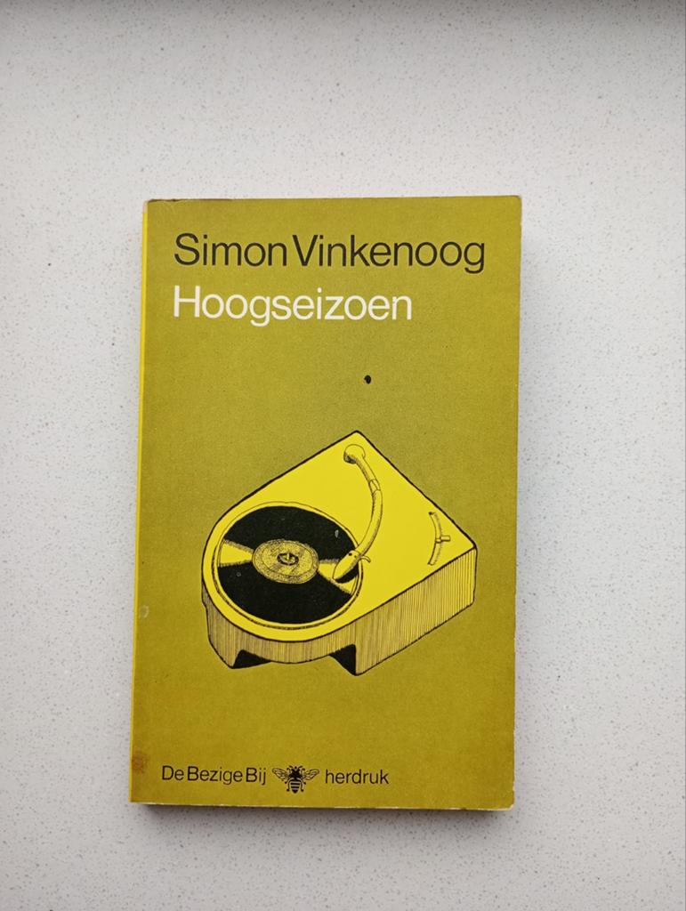 Hoogseizoen - Simon Vinkenoog, Ophalen of Verzenden, Gelezen