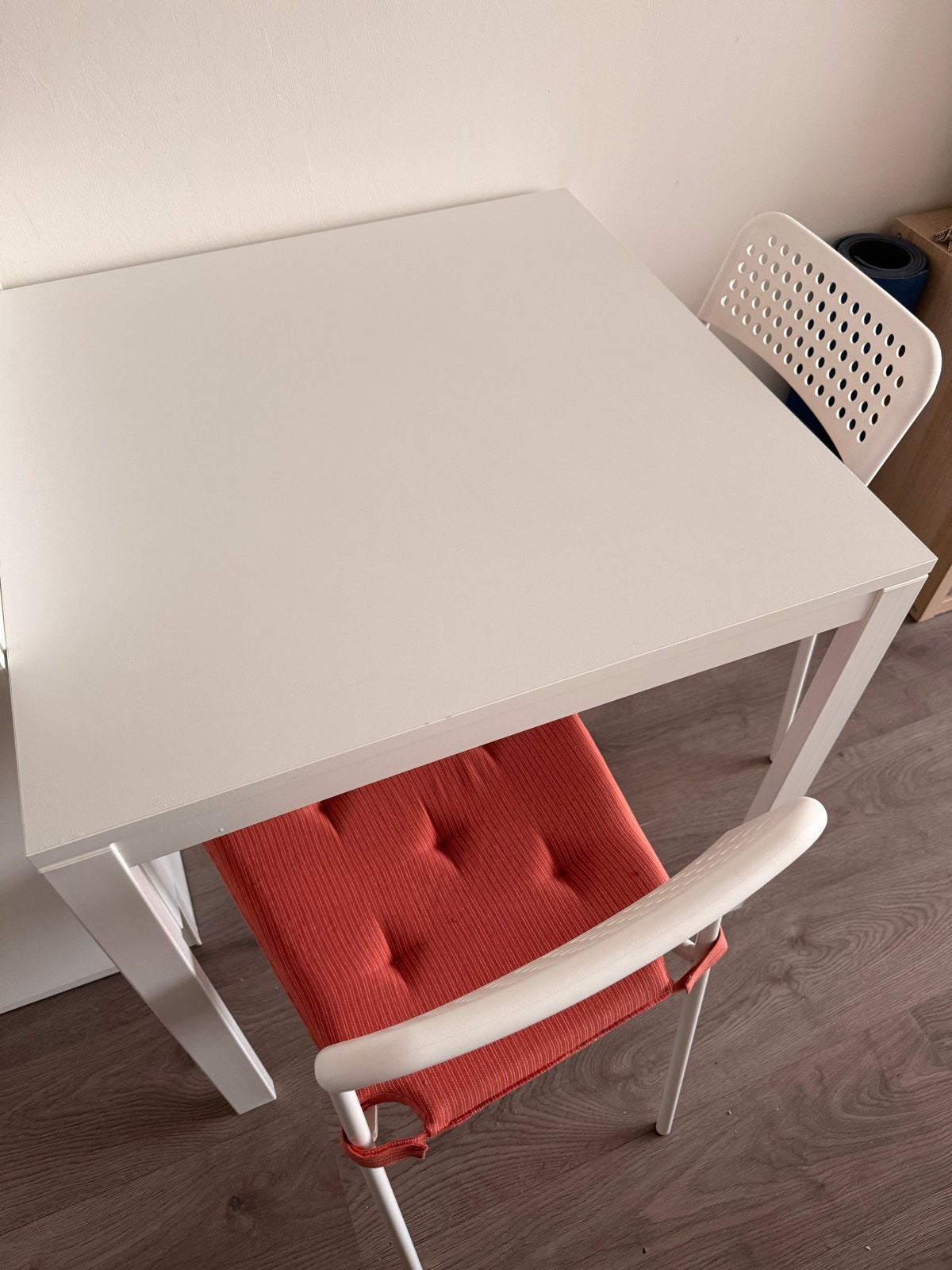 Witte eettafel met twee stoelen, Ikea Table 75x75, Ophalen, Gebruikt, Vierkant, Tot twee personen