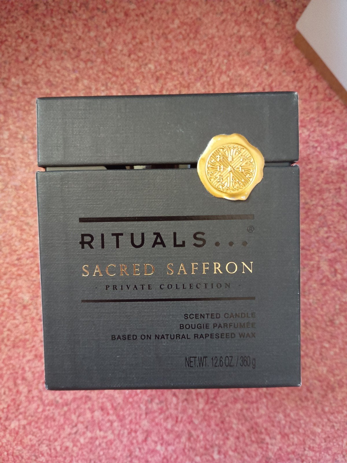 Rituals Sacred Saffron Geurkaars - Nieuw in doos, Overige materialen, Ophalen of Verzenden, Kaars, Minder dan 25 cm