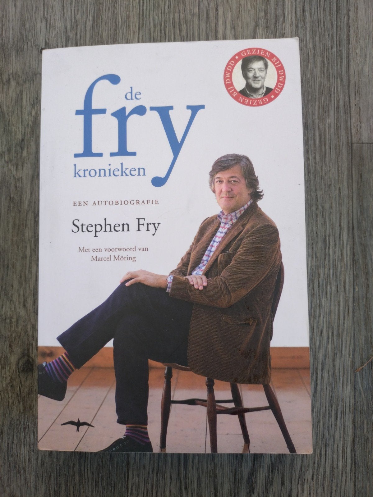 De Fry Kronieken - Een Autobiografie door Stephen Fry, Ophalen of Verzenden, Gelezen, Stephen Fry, Film, Tv en Media