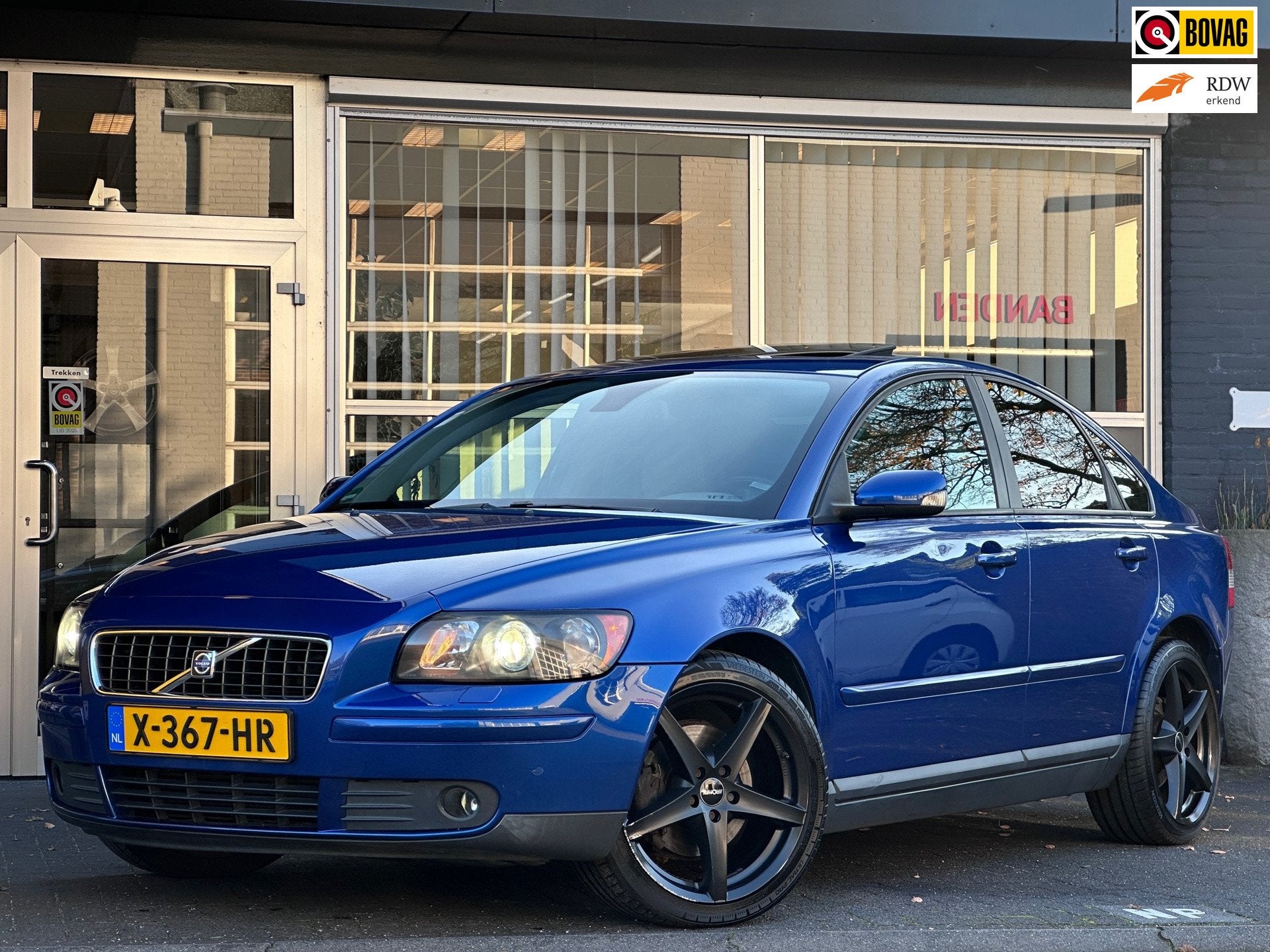 Volvo S40 2.5 T5 Kinetic AUTO / CLIMA / CRUISE / PANO, Auto's, 1378 kg, Gebruikt, Beige, 700 kg