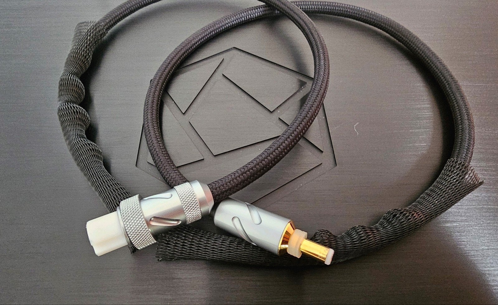 GX16-pins naar 5.5/2.1 tip DC kabel. 100% Zilver Topkabel!!, Audio, Tv en Foto, Audiokabels en Televisiekabels, Ophalen of Verzenden