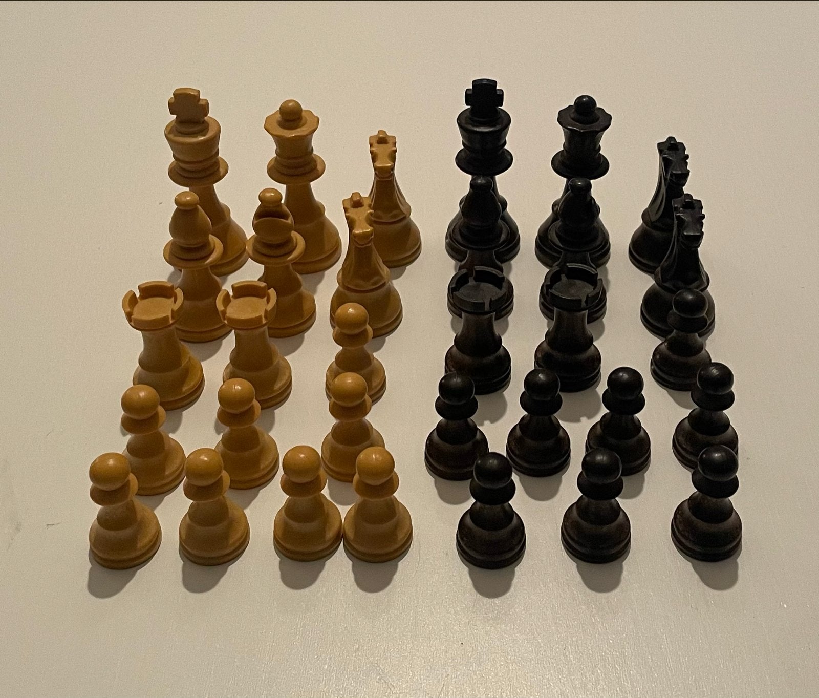 Homas Staunton Schaakspel - Vintage kunststof Stukken, Een of twee spelers, Ophalen of Verzenden, Gebruikt