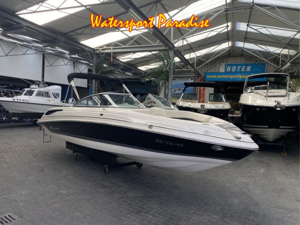 Bryant 246 Bowrider (bj 2009), Gebruikt, Polyester, Benzine