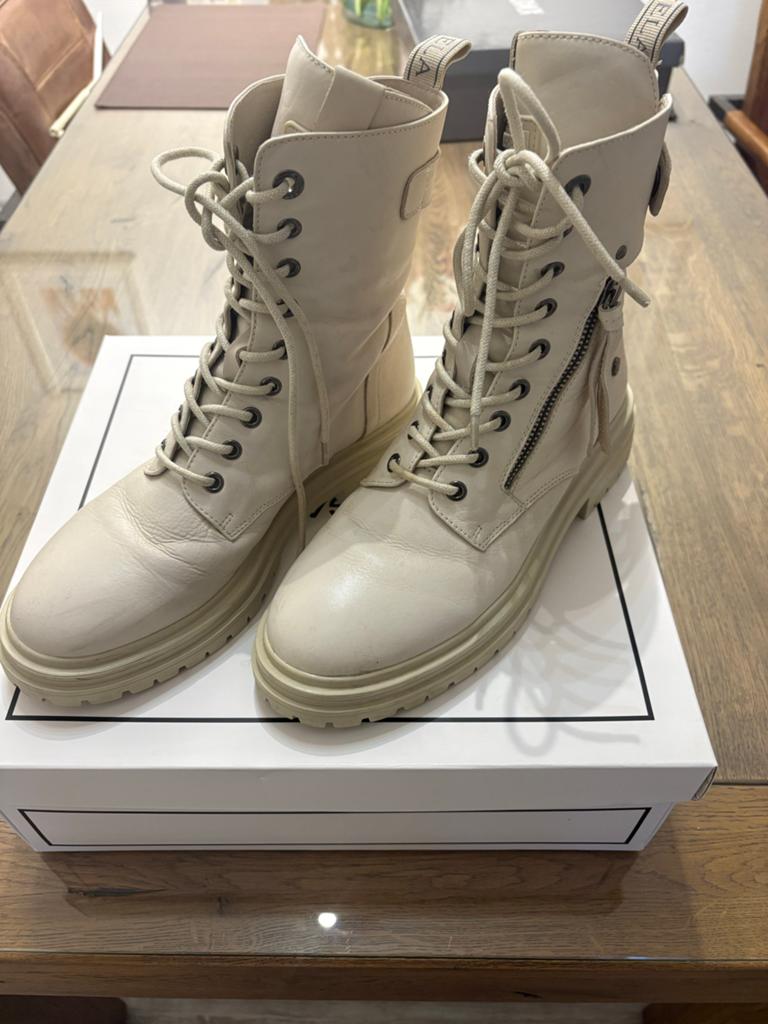 Crème leren veterlaarzen, maat 39, Kleding | Dames, Schoenen, Ophalen of Verzenden, Zo goed als nieuw, Beige, Lage of Enkellaarzen