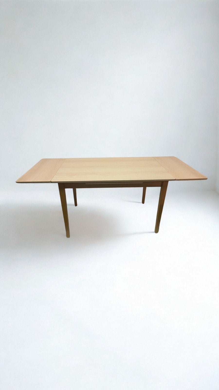 Scandinavische uitschuifbare eettafel - licht hout, Gebruikt, Scandinavisch, Modern, Landelijk, Retro, 150 tot 200 cm, Vier personen
