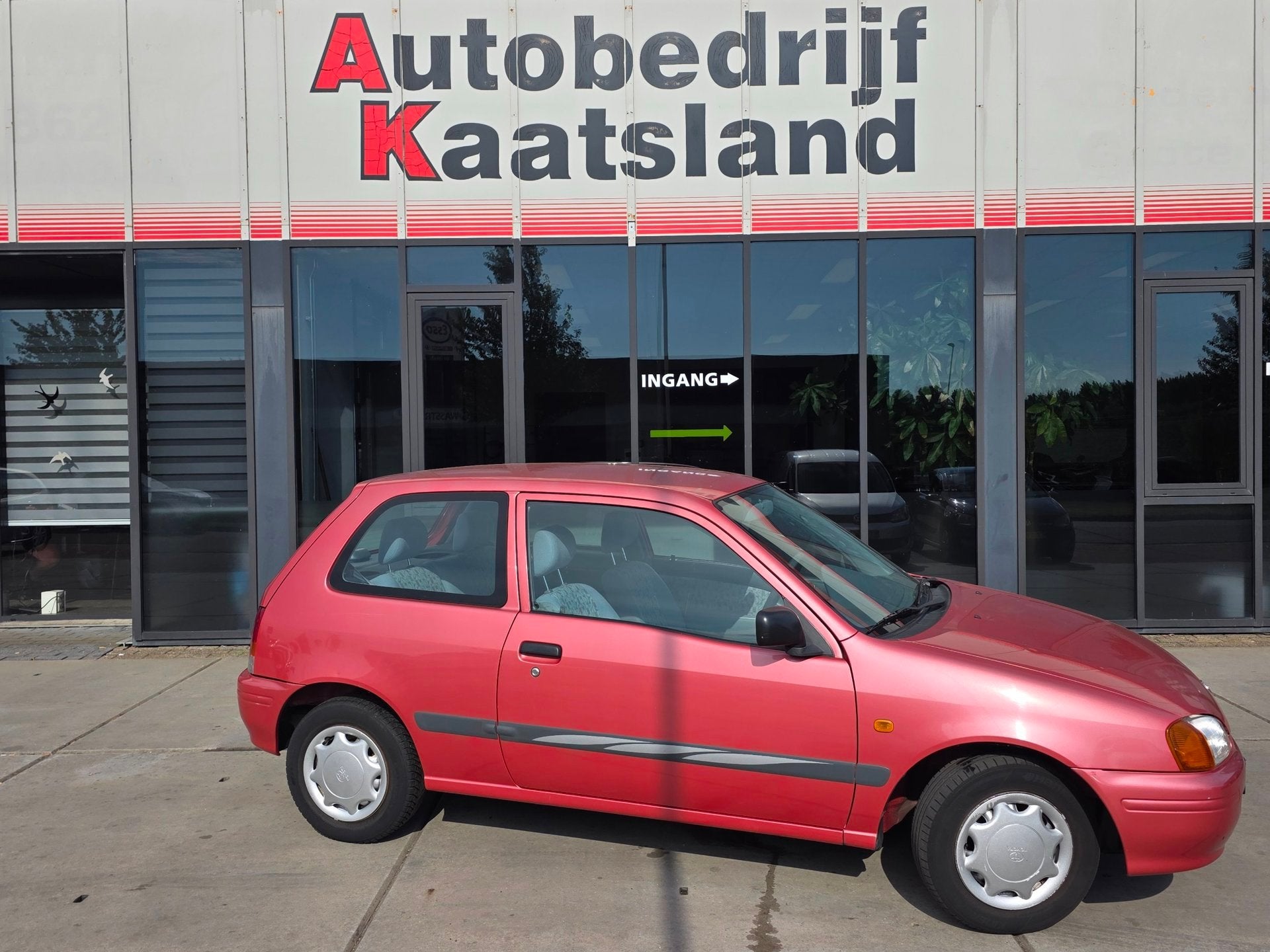 Toyota Starlet 1.3-16V - AUTOMAAT - Electr Ramen - APK 09-20, Stof, Gebruikt, Zwart, 4 cilinders