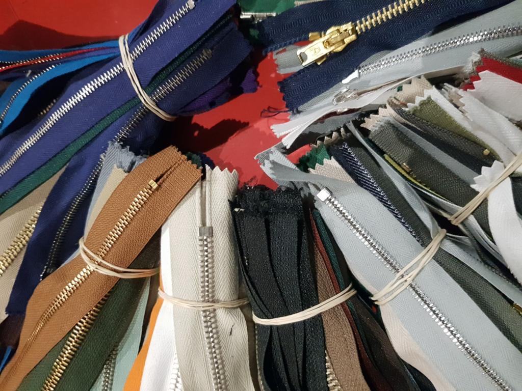 Grote partij metaal en nylon ritsen, Hobby en Vrije tijd, Naaien en Fournituren, Ophalen, Nieuw, Rits of Sluiting