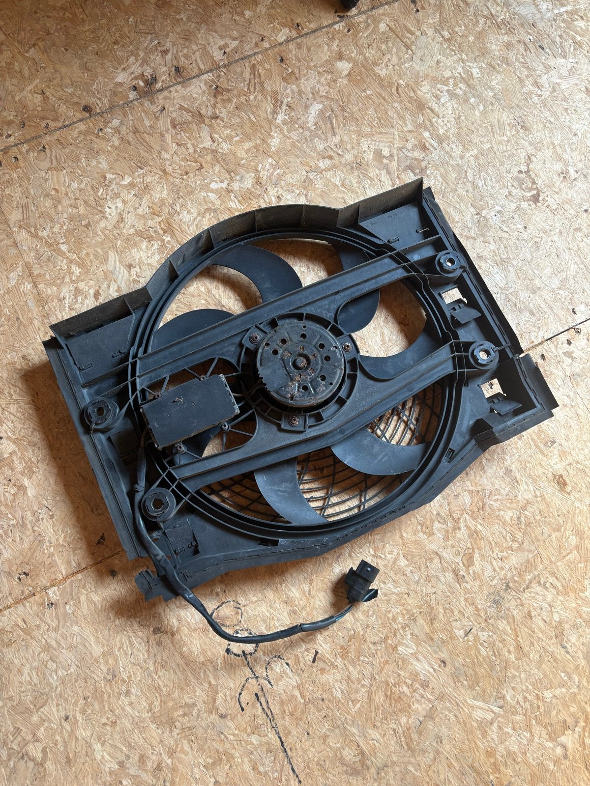 BMW E46 Koelfan Radiator Fan Bosch 64.54-6 904 761, Auto-onderdelen, Ophalen of Verzenden, Gebruikt, BMW