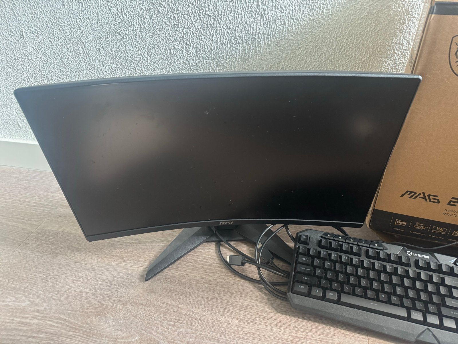 MSI Gaming Monitor & Battletron Toetsenbord, Computers en Software, Monitoren, HDMI, Curved, VA, Full HD