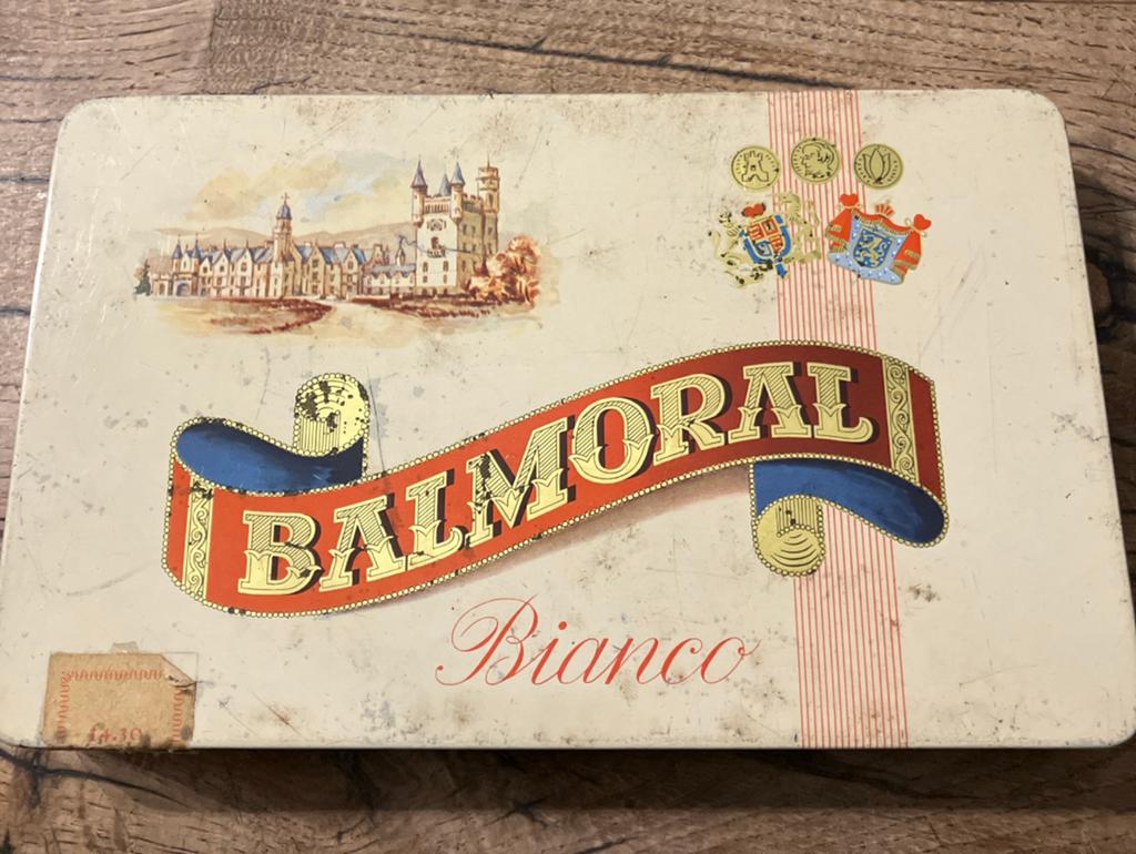 Oud  Balmoral Bianco sigarenblik, Ophalen of Verzenden, Gebruikt, Tabaksdoos of Verpakking