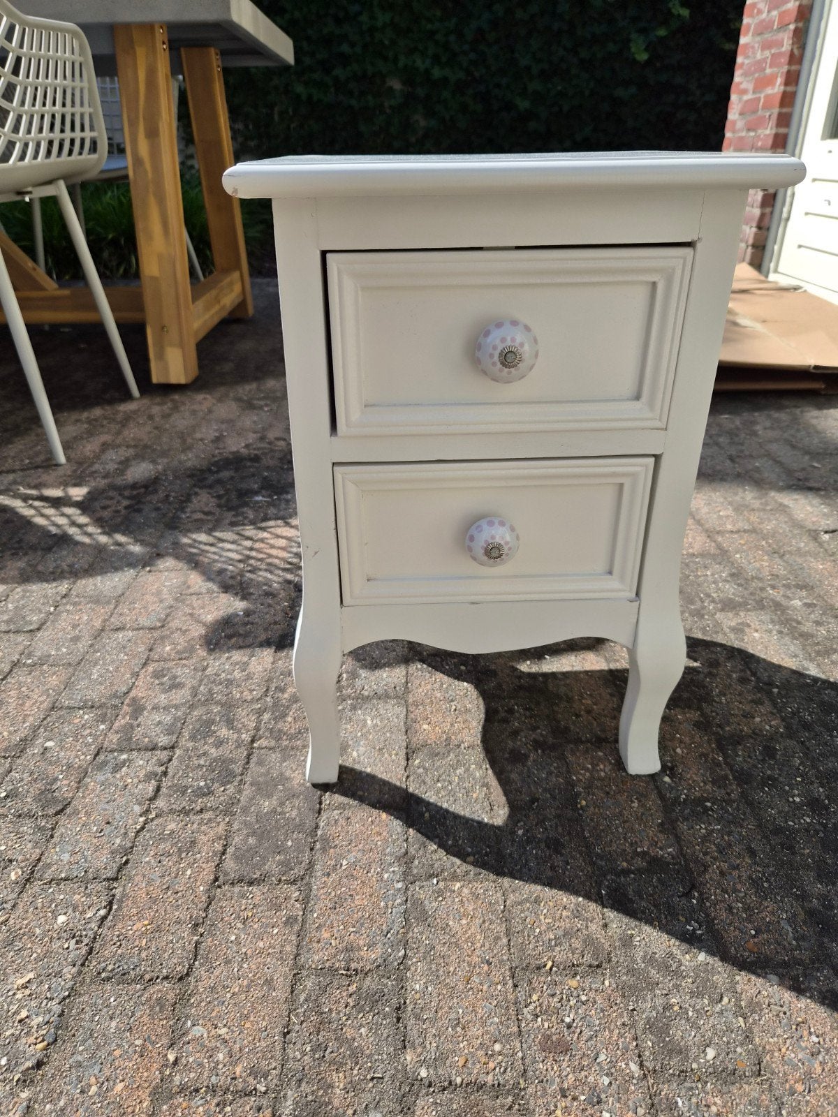 Nachtkastje met twee lades - Crème wit, Gebruikt, Minder dan 45 cm, Hout, 55 tot 70 cm