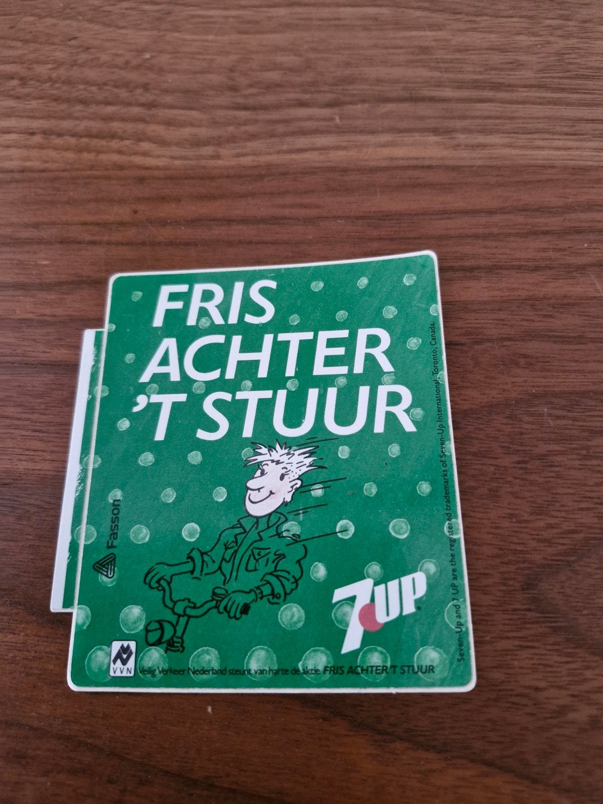 476 Vintage 7UP 'Fris Achter 't Stuur' Sticker, Verzamelen, Ophalen of Verzenden, Zo goed als nieuw, Merk