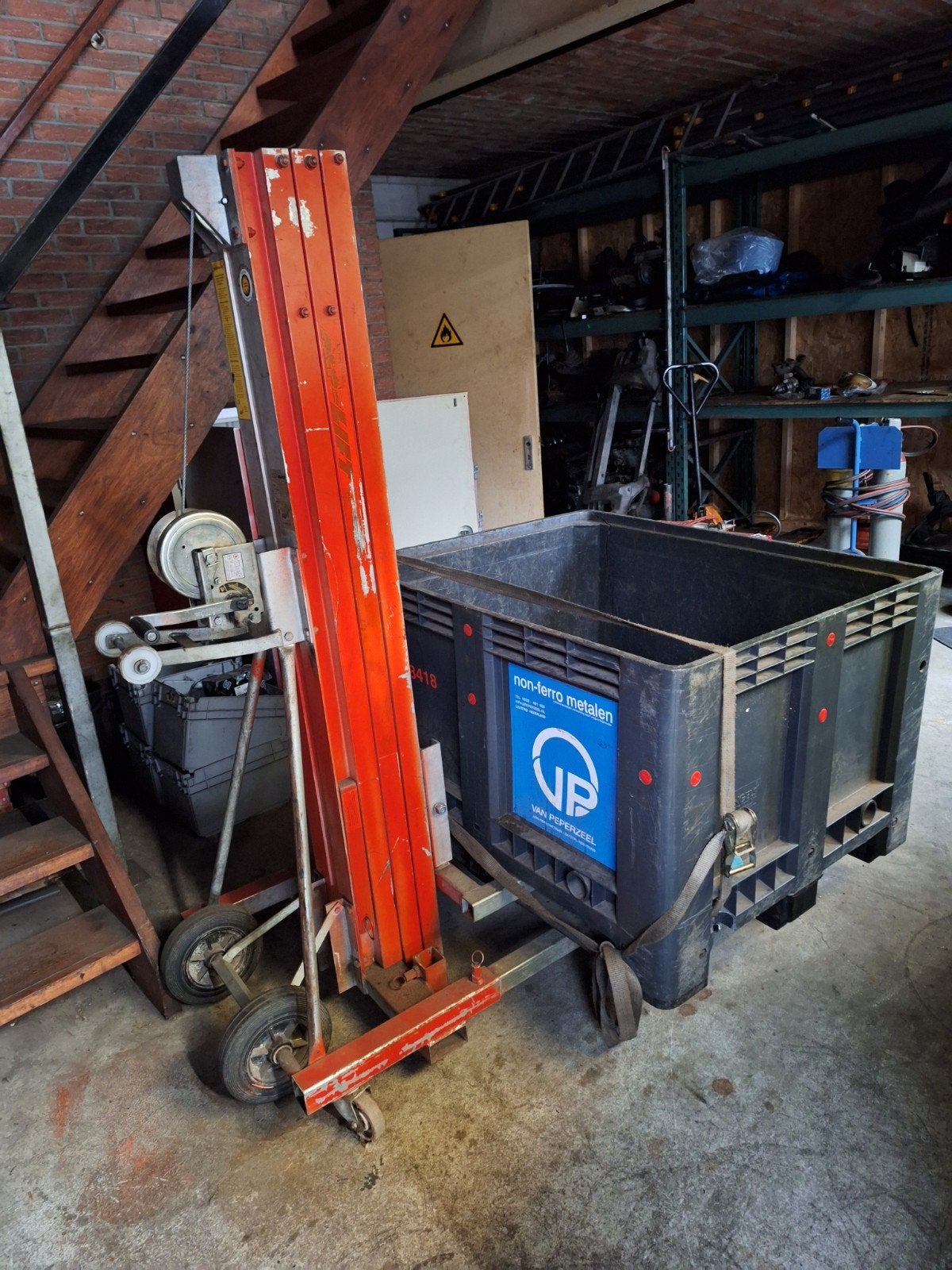 Compacte Bouwlift/Goederenlift - Gebruikt, Ophalen, Gebruikt, Onbekend@voorbeeld.com, Onbekend