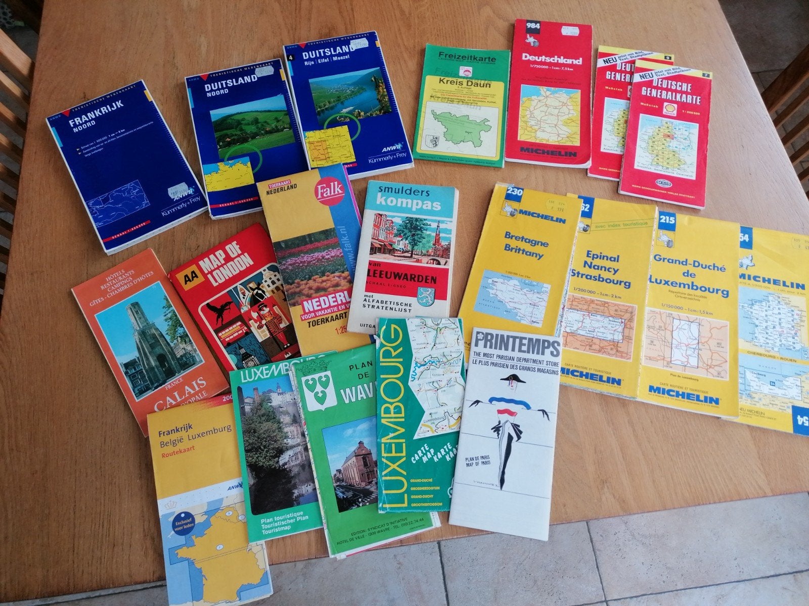 Diverse oude landkaarten en atlassen - Europa en Wereld, Boeken, Atlassen en Landkaarten, Gelezen, Ophalen of Verzenden, Landkaart