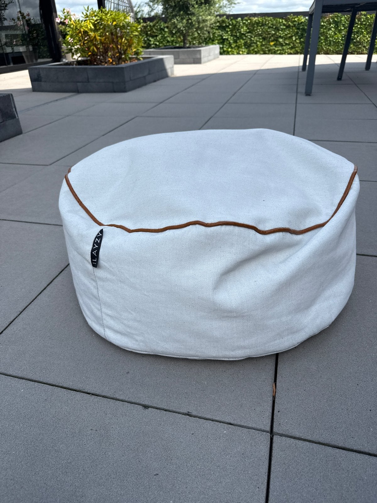 Layzy poef - beige met bruine bies, Ophalen, Rond, Minder dan 50 cm, Zo goed als nieuw