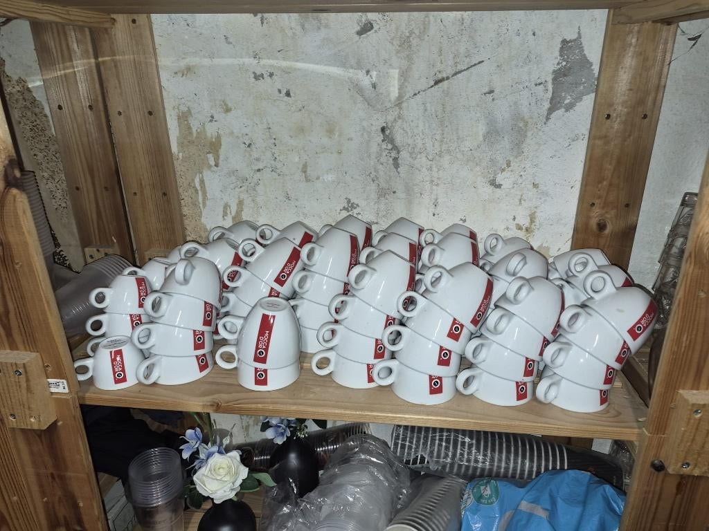 85 koffie kopjes, Ophalen, Zo goed als nieuw, Overige stijlen, Kop(pen) en/of Schotel(s)