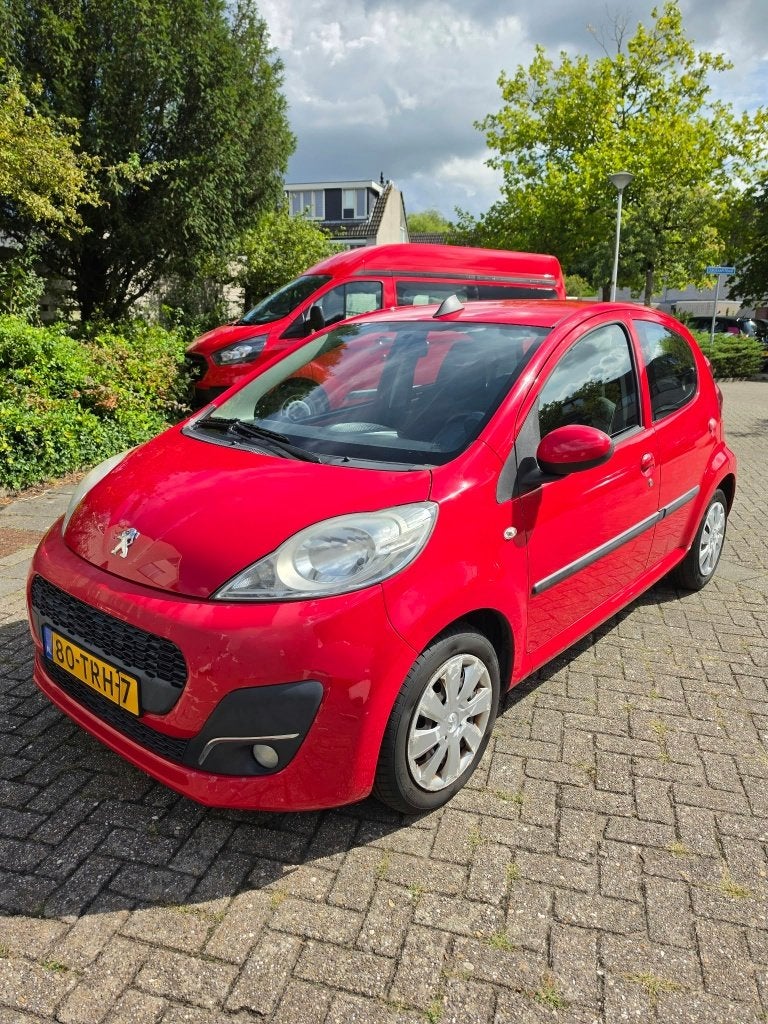Peugeot 107 1.0 12V 5DR 2012 Rood, Voorwielaandrijving, Euro 5, Stof, Zwart