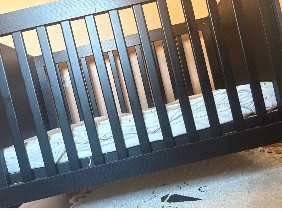 Foto 4 van Born Lucky Ledikant Marble Black - Zwart Ledikant