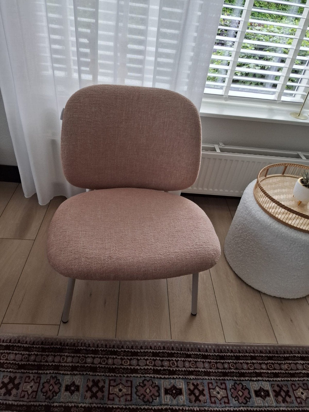 Nous Living stoel roze - Comfortabel en stijlvol, Huis en Inrichting, Stoelen, Ophalen, Overige kleuren, Zo goed als nieuw, Eén