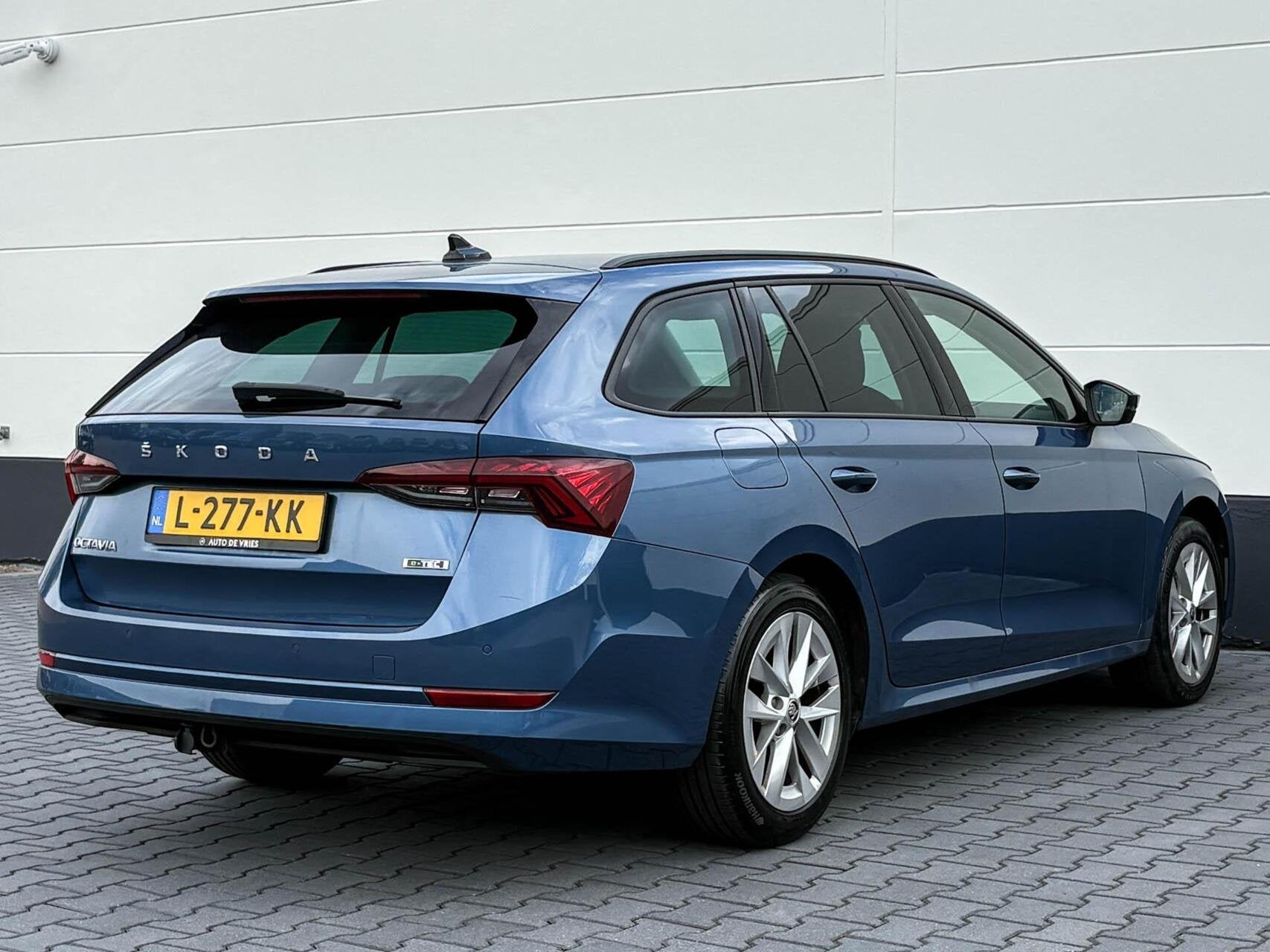 Skoda Octavia Combi 1.0 e-TSI DSG 110pk Business Edition | A, Auto's, Dealer onderhouden, Stof, Gebruikt, Automatische klimaatregeling