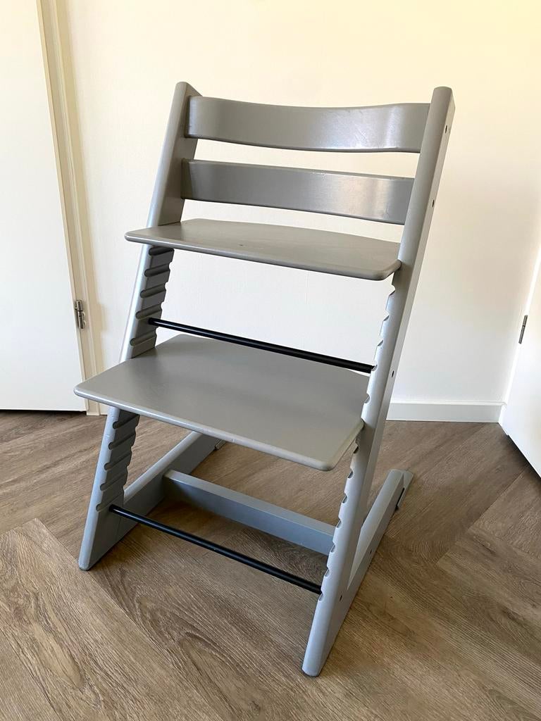 Stokke Tripp Trapp meegroeistoel - Grijs nieuwste model, Ophalen, Zo goed als nieuw, Meegroeistoel, Aanschuifbaar