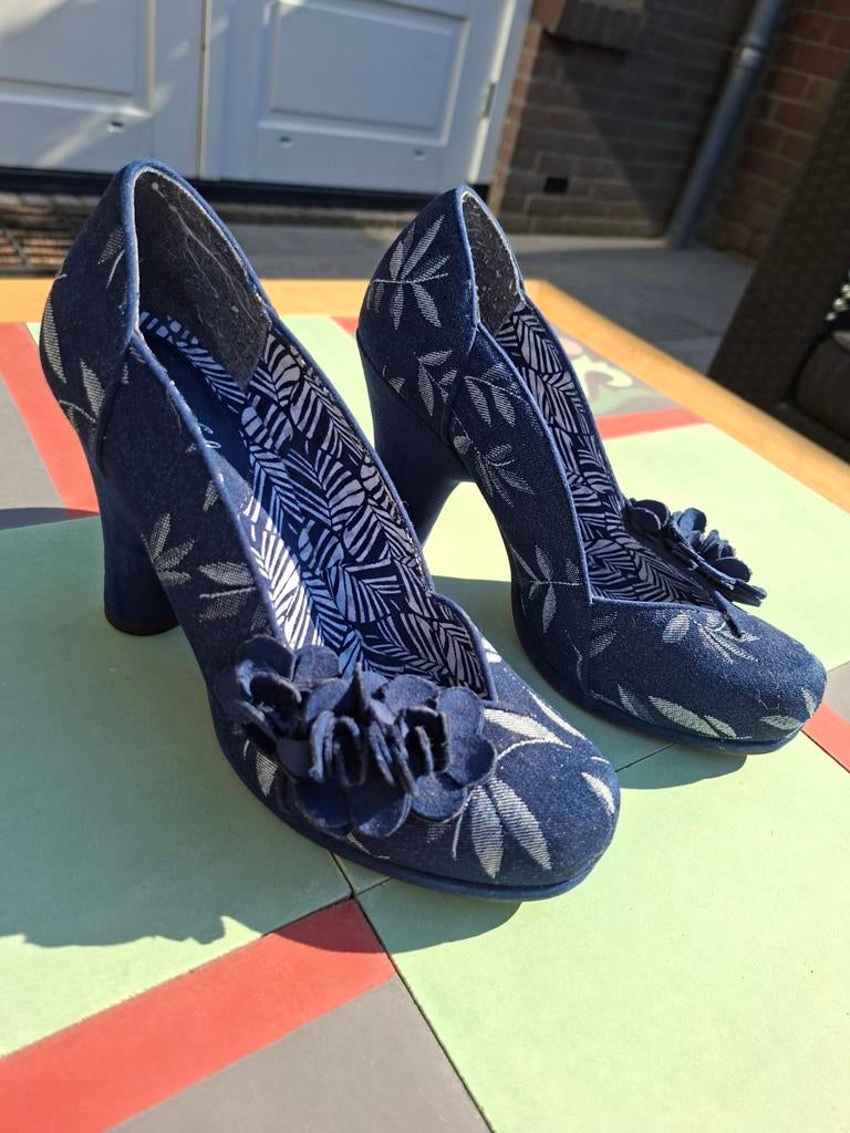 Ruby Shoo pumps met bloemmotief, maat 38 donkerblauw, Kleding | Dames, Schoenen, Pumps, Blauw, Ruby Shoo, Ophalen of Verzenden