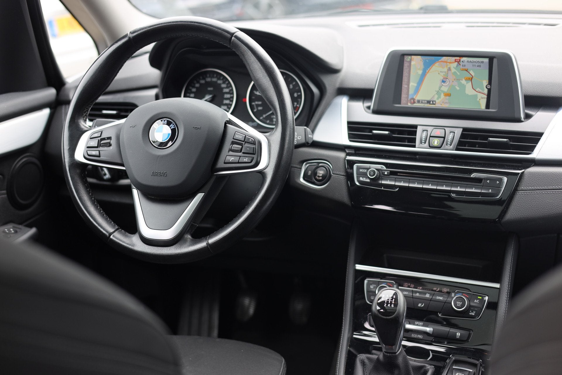 BMW 2 Serie Gran Tourer 218i SPORT | PANO | NAVIGATIE | 17 I, Auto's, BMW, Voorwielaandrijving, Automatische klimaatregeling, 136 pk