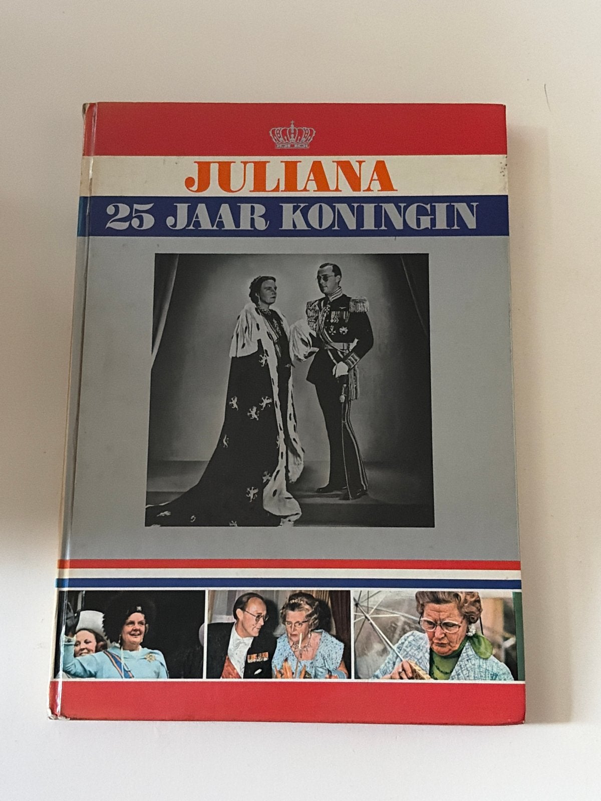 Boek Juliana 25 Jaar Koningin, Ophalen of Verzenden, Gebruikt, Nederland, Tijdschrift of Boek
