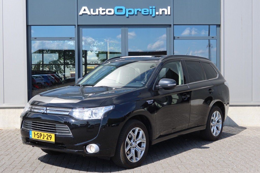 Mitsubishi OUTLANDER 2.0 PHEV Instyle+ Clima, NAVI, Camera,, Auto's, Zwart, Bedrijf, Vierwielaandrijving, Hybride Elektrisch/Benzine