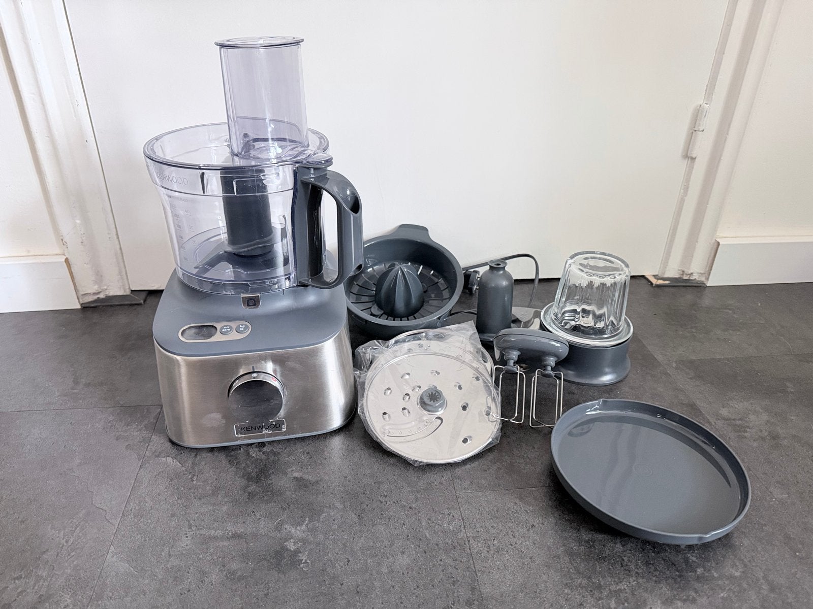 Kenwood Keukenmachine met veel accessoires - Zo goed als nie, Ophalen, 3 snelheden of meer, Zo goed als nieuw, 2 tot 3 liter