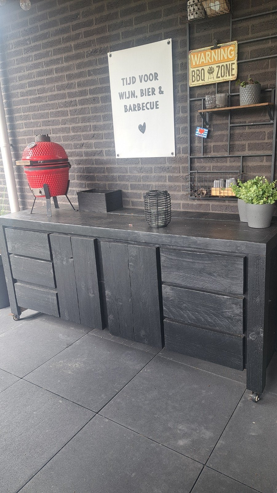 Mooie kast op wielen van zwart steigerhout, Ophalen of Verzenden, Zo goed als nieuw