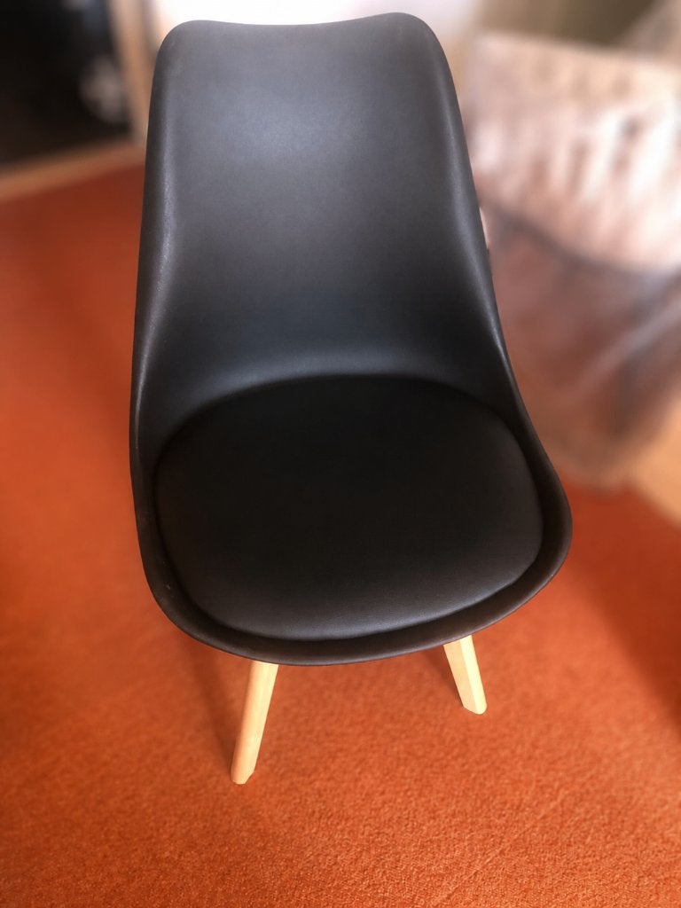 Zwarte eetkamerstoel met houten poten - ZGAN, Zwart, Zo goed als nieuw, Eén, Ophalen