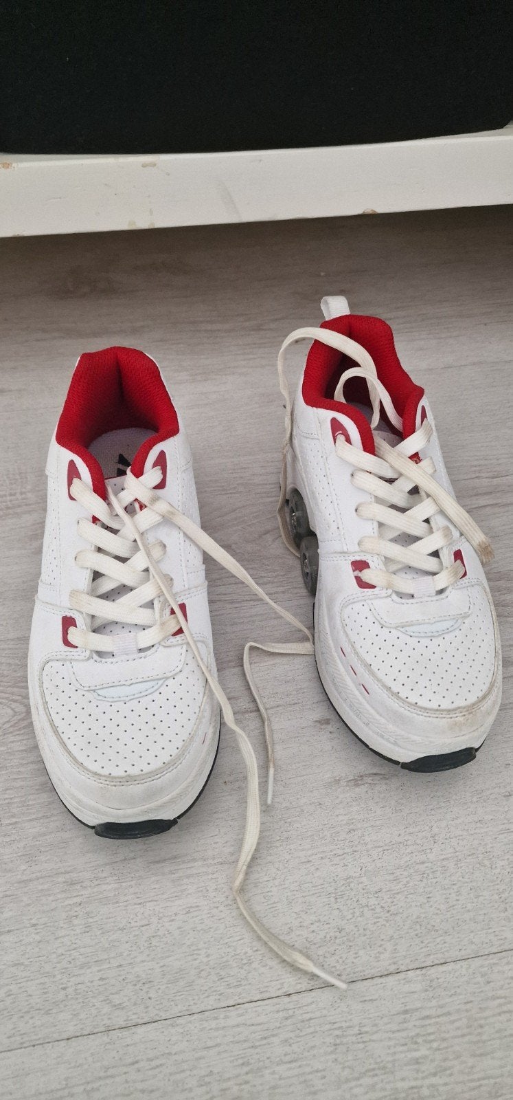 Witte rolschoenen met rode accenten - Maat 33, Kinderen en Baby's, Speelgoed | Buiten | Rolschaatsen, Ophalen of Verzenden, Gebruikt