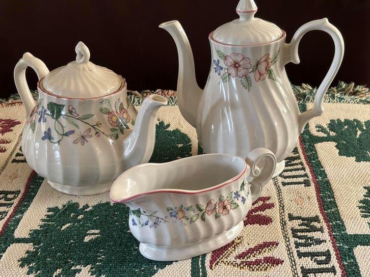 Servies Spring Fields….. per stuk, Antiek en Kunst, Antiek | Servies compleet, Ophalen of Verzenden